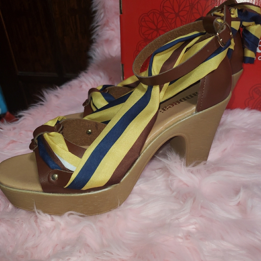 Sold!! Andrea plataform  brand new